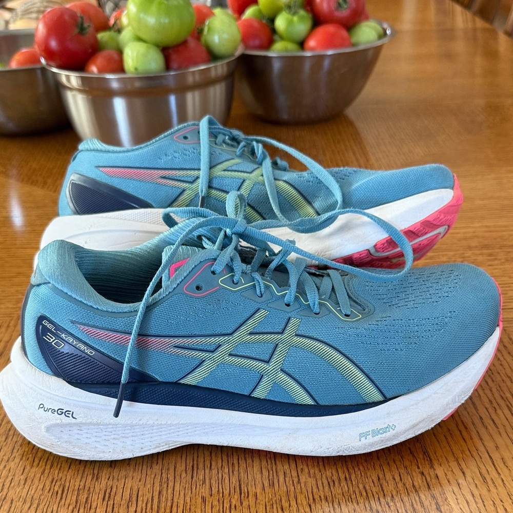 Women’s (USED) ASICS KAYANO 30 size 9 Running Shoes